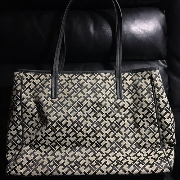 Sold on Curtsy 🥳 - Picture 2 of 5